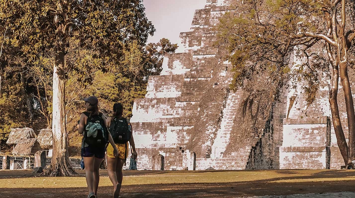 Tikal-central-plaza